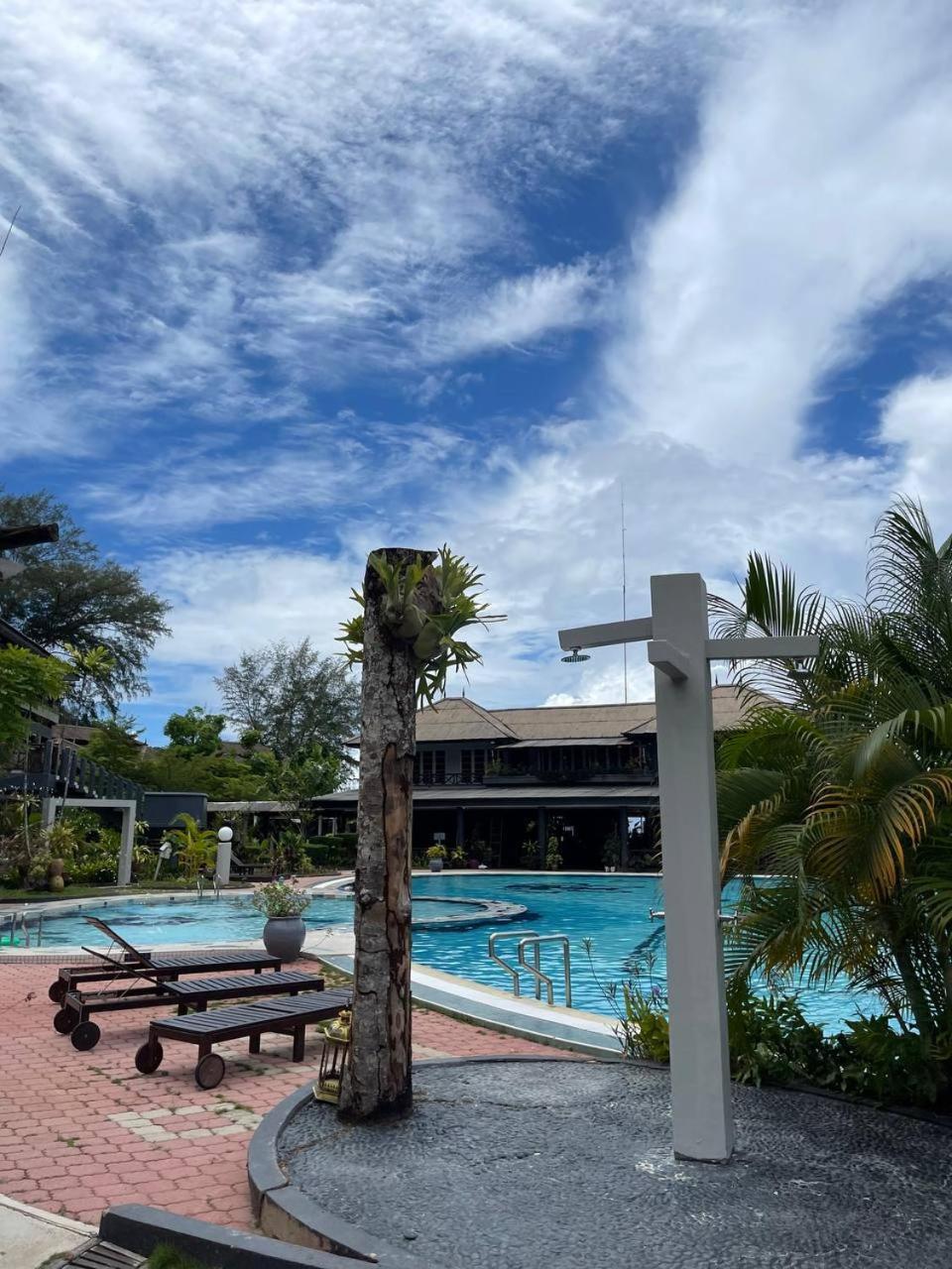 Beach Resort - Arwana Perhentian Besar Kampung Kuala Besut Exterior photo